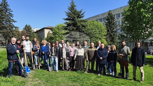 Учени от институти на Българската академия на науките участваха в инициатива за залесяване на кампуса на Научен комплекс 1