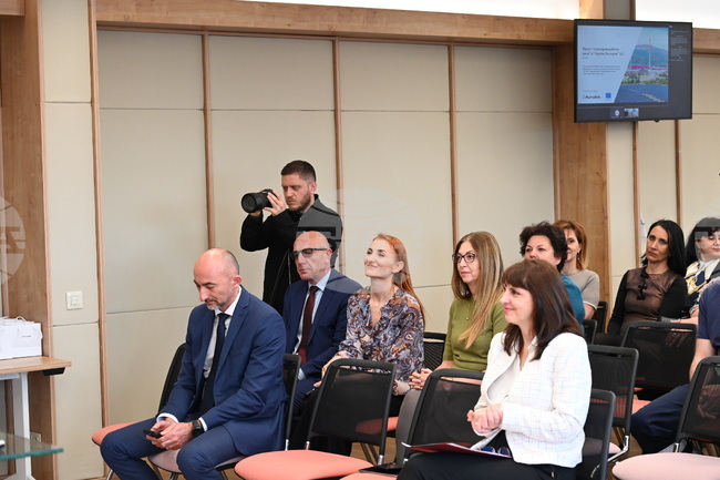 С мярката „Адаптирана работна среда“ се акцентира и върху психичното здраве на работещите, каза заместник-министър Наталия Ефремова 