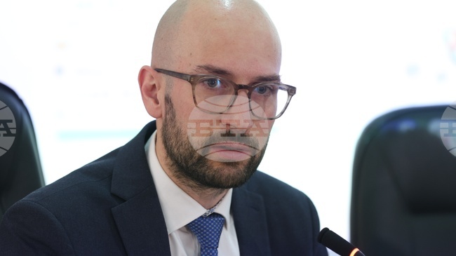 Служебният кабинет е искал да минат изборите, за да вземе решението за намаляване на капитала на ББР, обясни министър Георги Клисурски