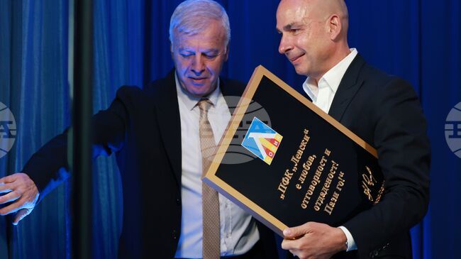 "Когато имаш страстта да работиш и побеждаваш, това е един хубав начин на живот", описа мотото си в бизнеса новият собственик на Левски