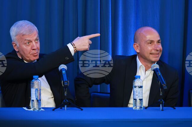 „Ние вече сме станали шампиони, чакаме само да се случи математически“, заяви вече бившият собственик на Левски Наско Сираков