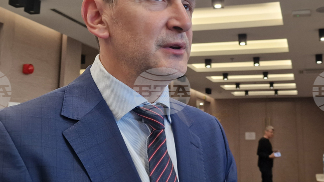 Надяваме се много скоро да бъдат развити държавни програми за лечение на зависимости за деца и юноши до 18 години, каза доц. Михаил Околийски