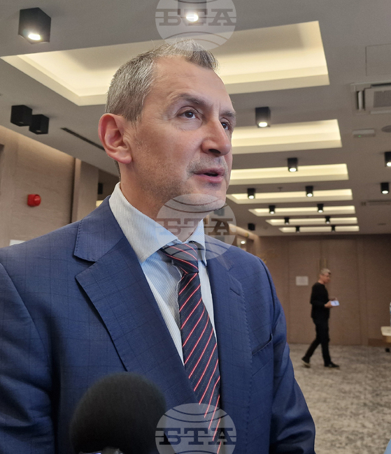 Надяваме се много скоро да бъдат развити държавни програми за лечение на зависимости за деца и юноши до 18 години, каза доц. Михаил Околийски