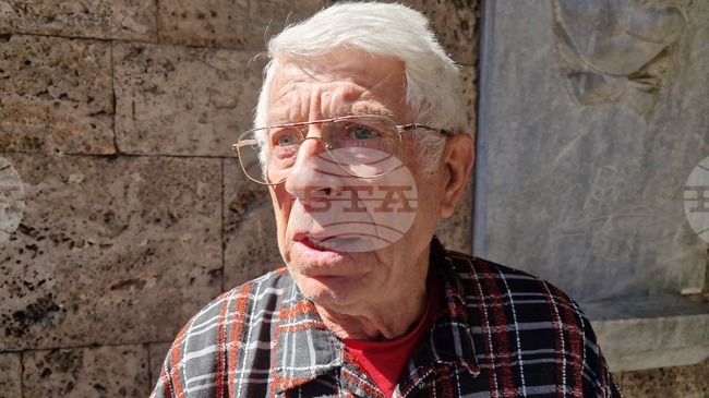 Спортният журналист и писател Борислав Костов представи във Велико Търново новата си книга, посветена на футбола