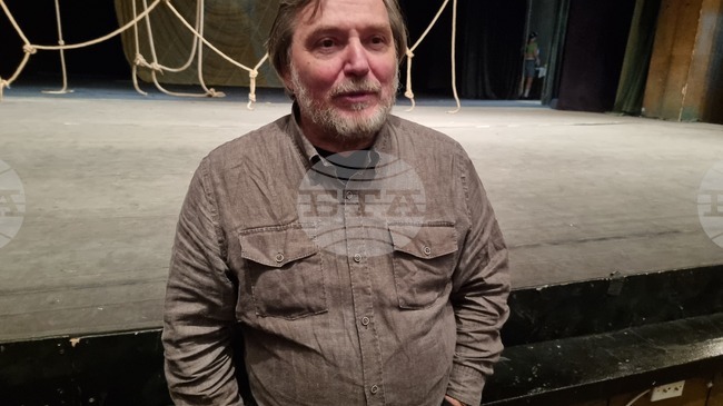 Съвременен прочит на пиесата „Много шум за нищо“ от Шекспир представя Великотърновският театър, с режисьор проф. Владимир Байчер