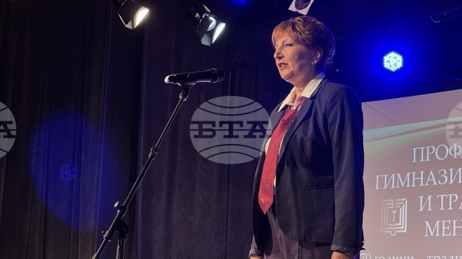 Професионалната гимназия по транспорт и транспортен мениджмънт в Казанлък отбеляза тържествено 70-ата годишнина от създаването си