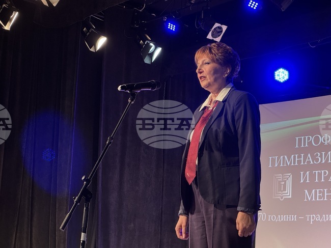 Професионалната гимназия по транспорт и транспортен мениджмънт в Казанлък отбеляза тържествено 70-ата годишнина от създаването си