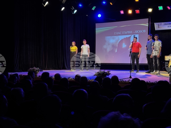  Казанлък - Професионална гимназия по транспорт и транспортен мениджмънт - годишнина