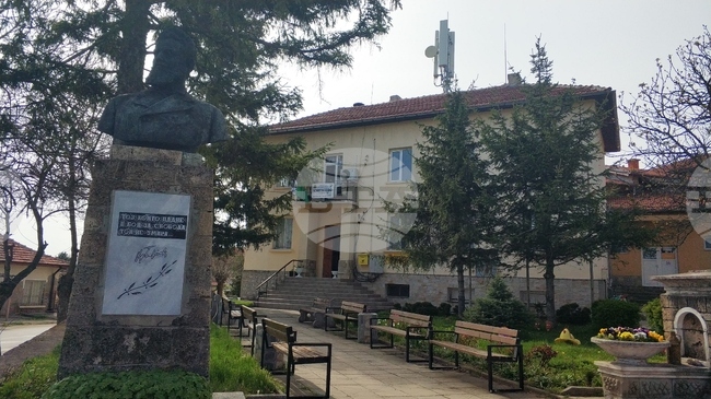 Във врачанското село Паволче се провежда осмото издание на фестивала на патриотичното творчество „С Ботевски пламък в сърцето“