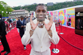 SNICKERS Ice Cream Delivers the Ultimate Chill on the 2026 NFL Draft Red Carpet