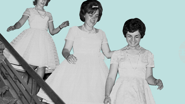 Регионалният исторически музей– София показва градската жена от периода 1944 – 1989 г. 