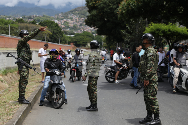 Броят на жертвите при избухването на взривно устройство на магистрала в Колумбия достигна 20 души