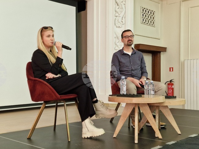 Васил Попов за първи път гостува в Перник, където представи новата си книга „Аждер“