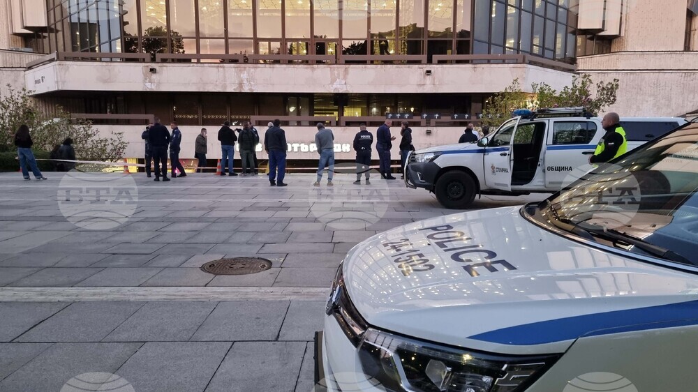 Дете е пострадало при инцидент пред сградата на НДК