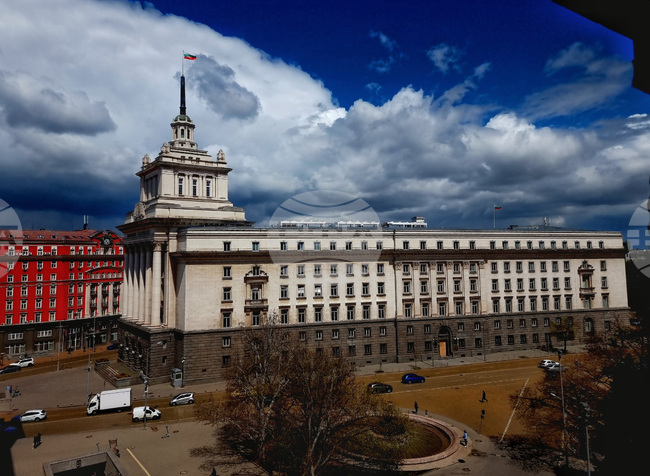 Pro-Government, Opposition MPs on Planned No Confidence Motion