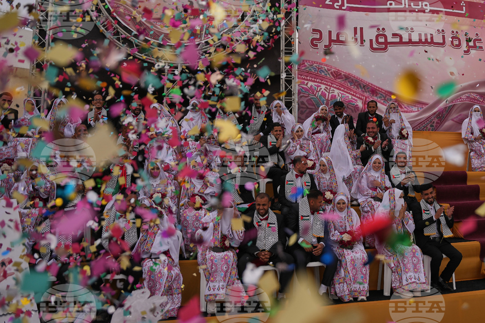 APTOPIX Gaza Mass Wedding
