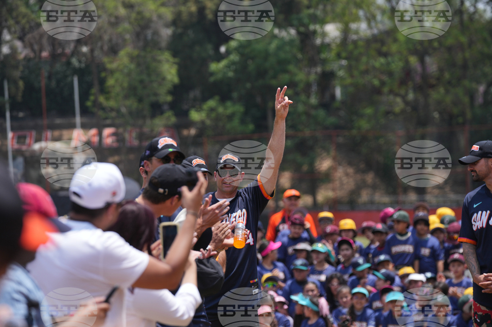 Mexico Padres Baseball Youth Clinic