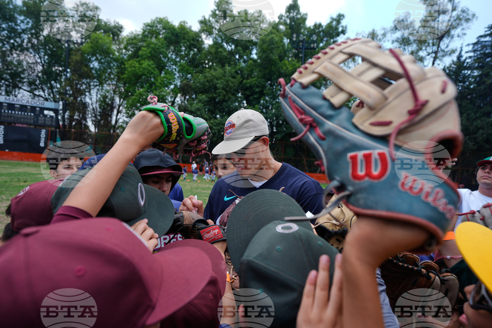 Mexico Padres Baseball Youth Clinic
