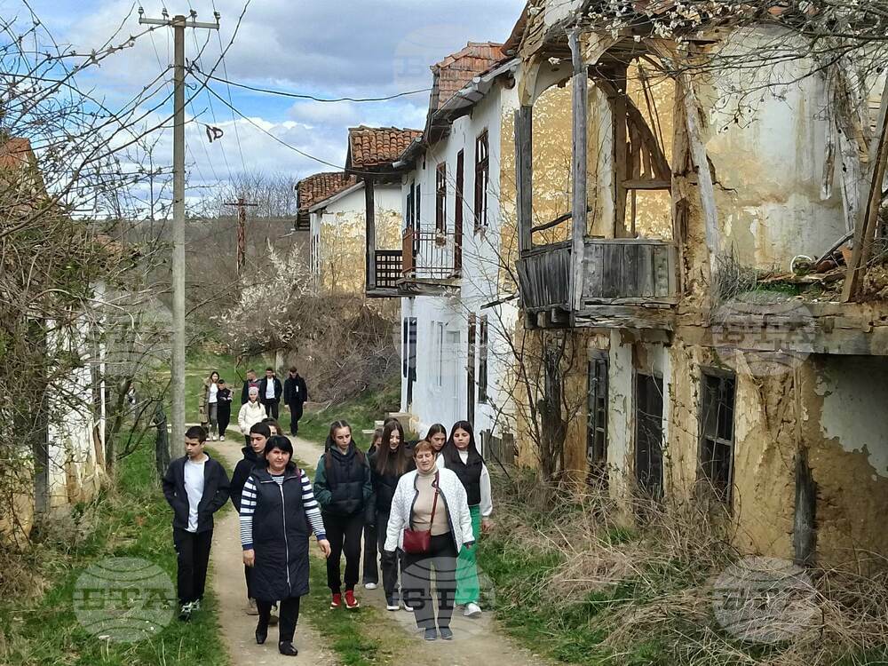 Сърбия - Гостите на Великденския фестивал в Босилеград посетиха село Извор