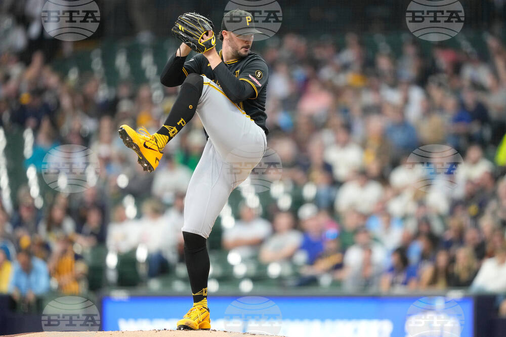 Pirates Brewers Baseball