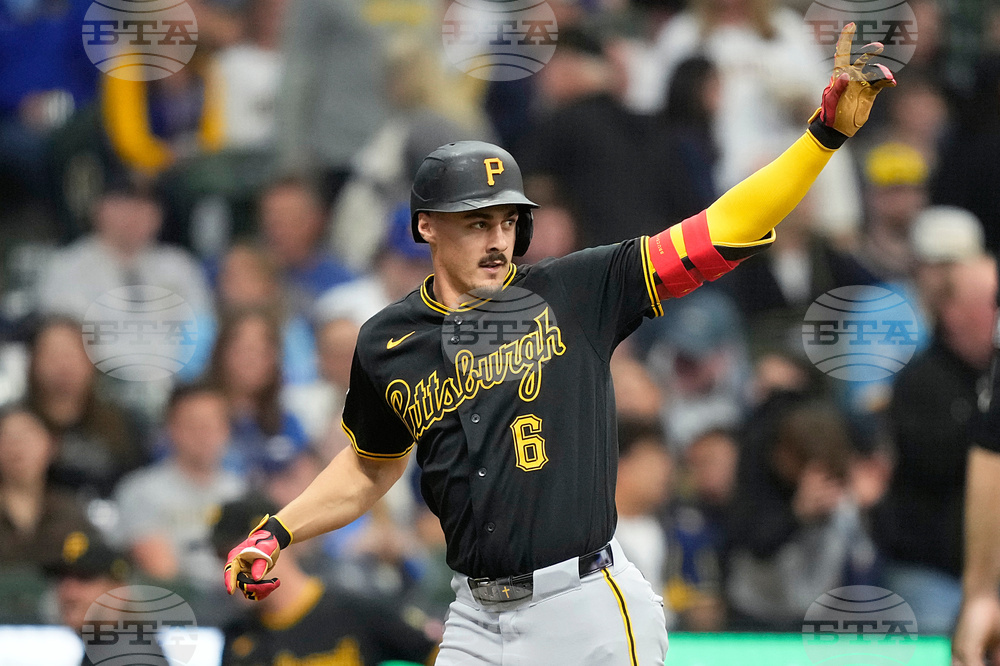 Pirates Brewers Baseball