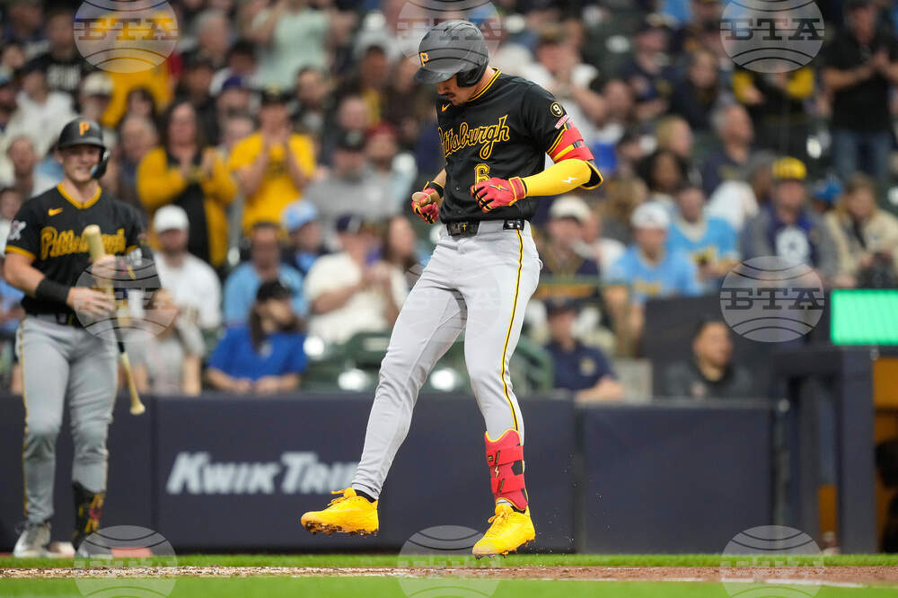 Pirates Brewers Baseball