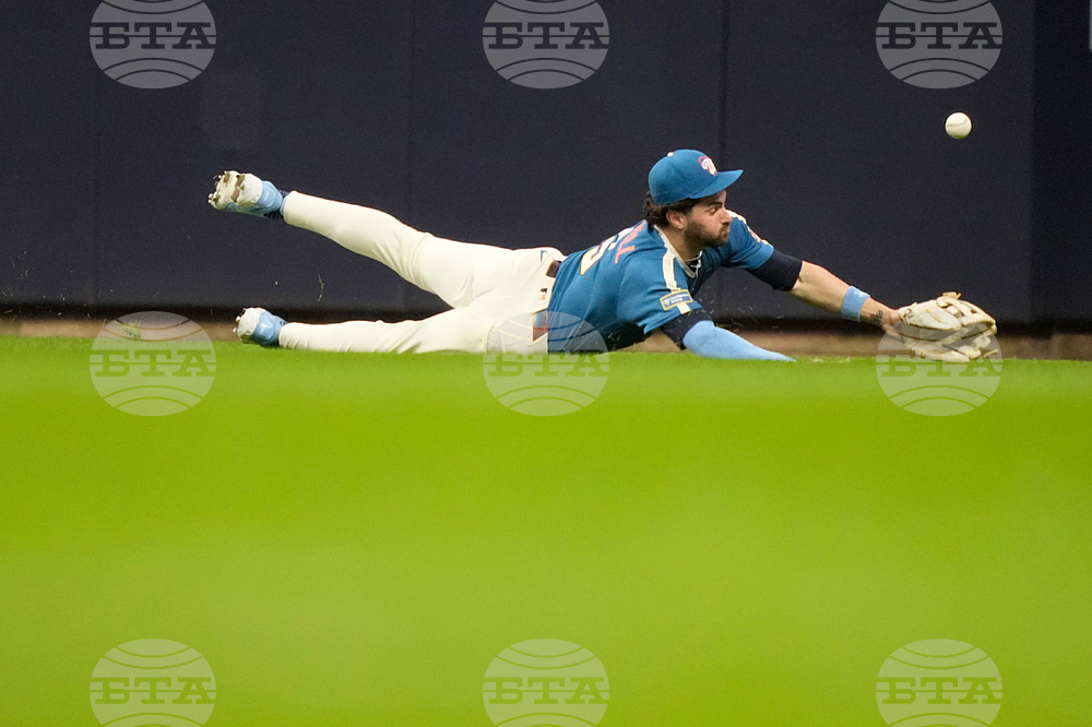 Pirates Brewers Baseball