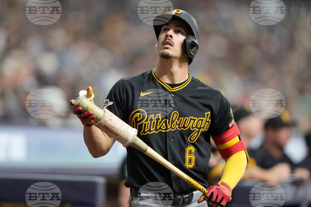 Pirates Brewers Baseball