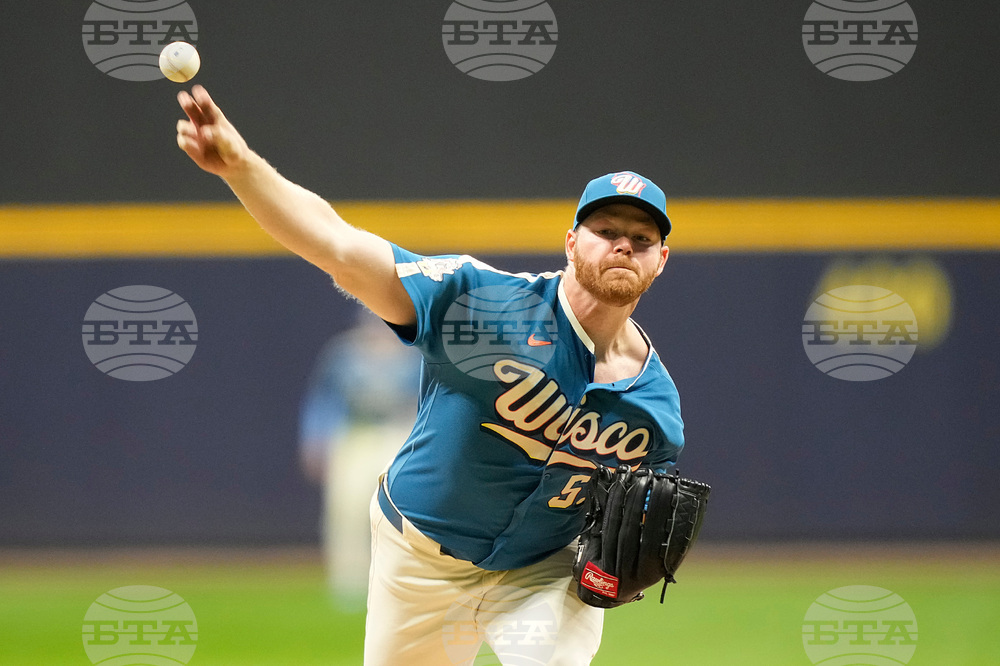 Pirates Brewers Baseball