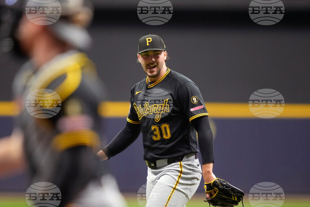 Pirates Brewers Baseball