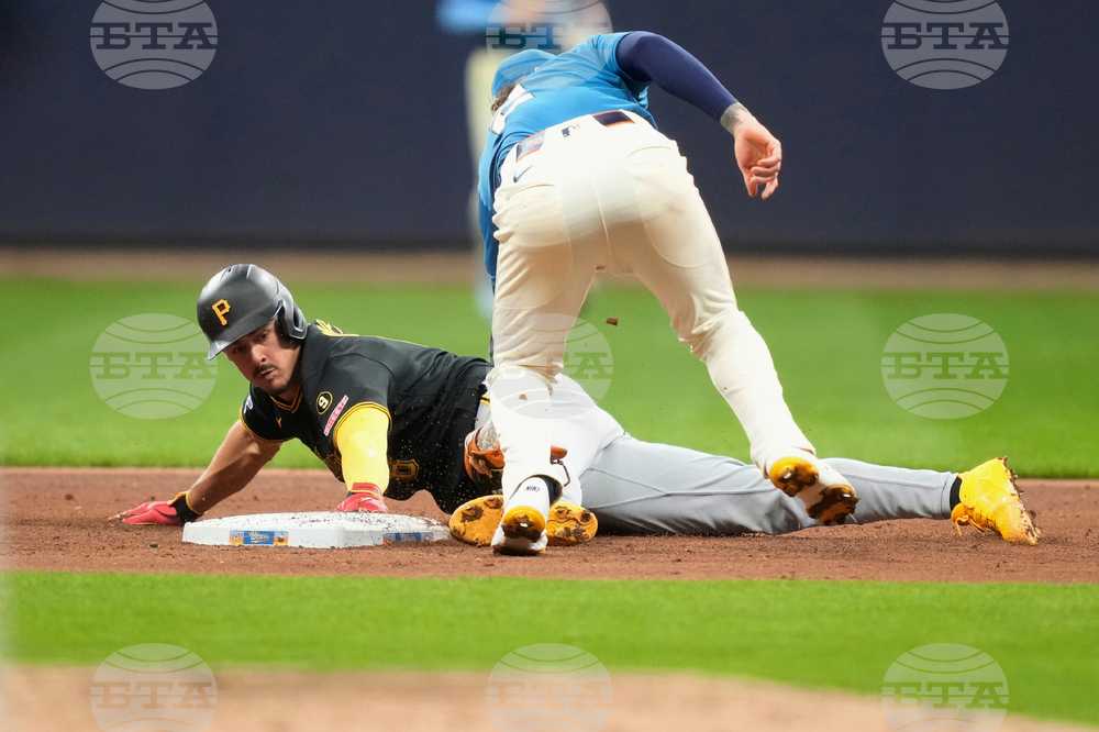 Pirates Brewers Baseball