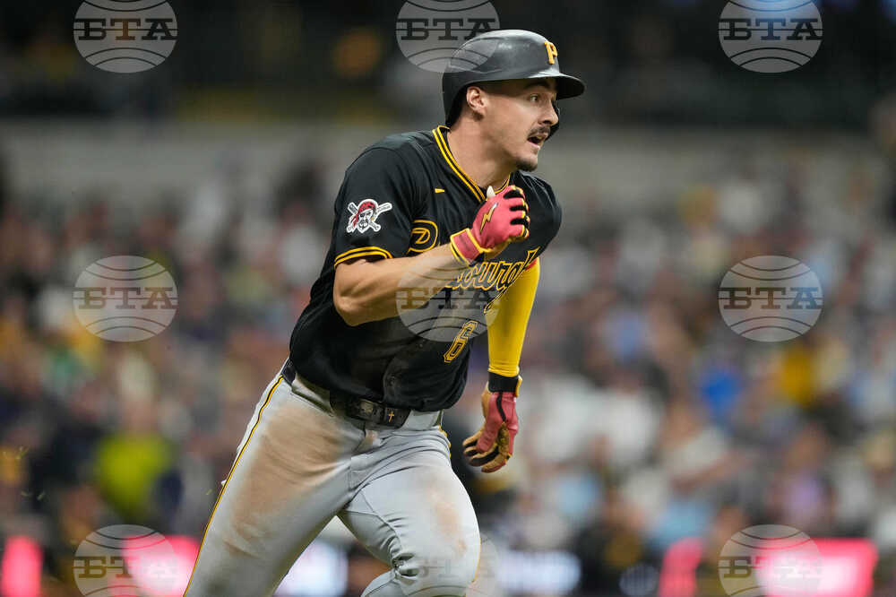 Pirates Brewers Baseball