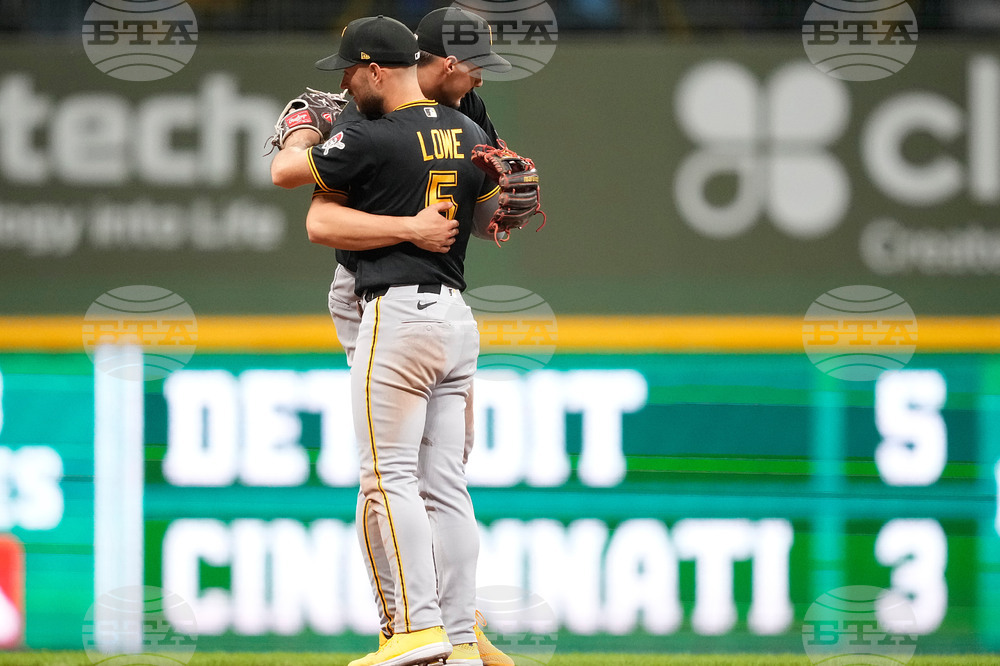 Pirates Brewers Baseball