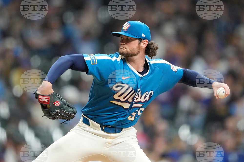 Pirates Brewers Baseball