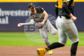Pirates Brewers Baseball