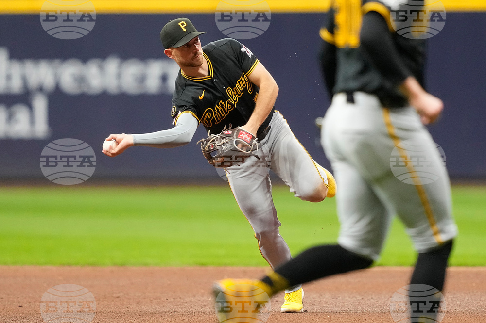 Pirates Brewers Baseball