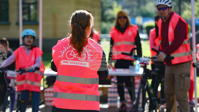 Велошествието "Мама, татко и аз на Giro", което започна в столичния район "Възраждане", е вдъхновено от най-голямото велосъбитие в света "Джиро д'Италия"