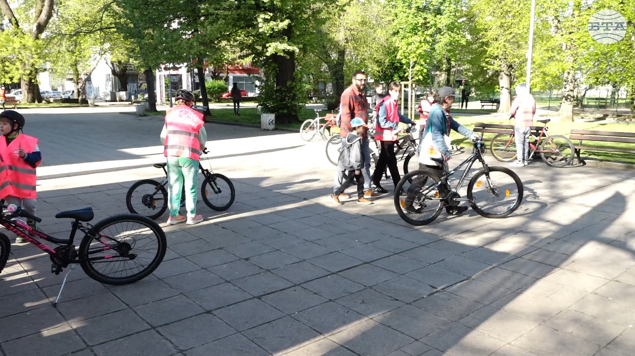 Велошествието "Мама, татко и аз на Giro", което започна в столичния район "Възраждане", е вдъхновено от най-голямото велосъбитие в света "Джиро д'Италия"