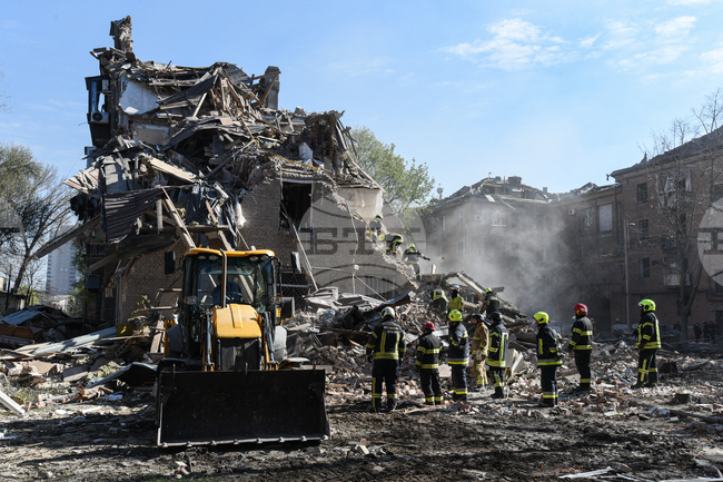 Най-малко 7 са вече жертвите на нощната руска атака срещу Украйна; Русия съобщи за убита жена при украински удар с дрон в Белгородска област