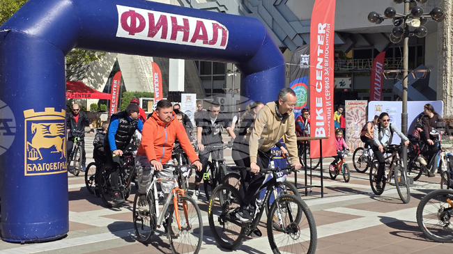 Веломаратон „Благоевград на две колела“ събра участници от всички възрасти в централната част на града