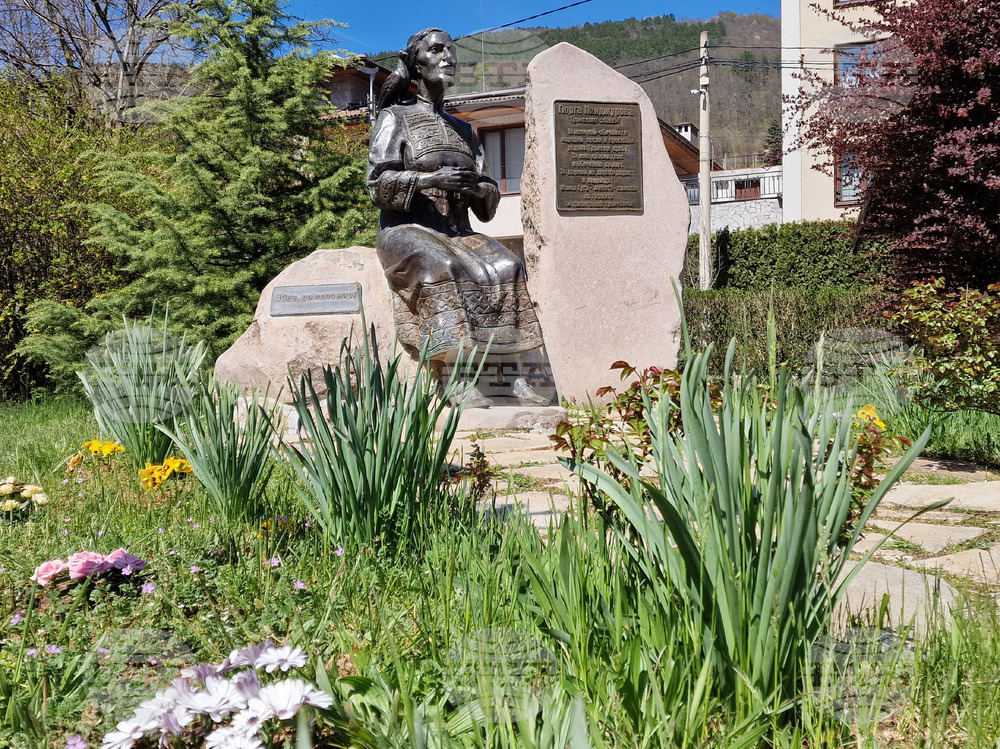 Трън - „С песните на Гюрга Пинджурова“ - фолклорен фестивал