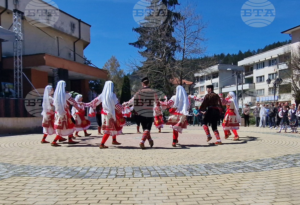 Трън - „С песните на Гюрга Пинджурова“ - фолклорен фестивал