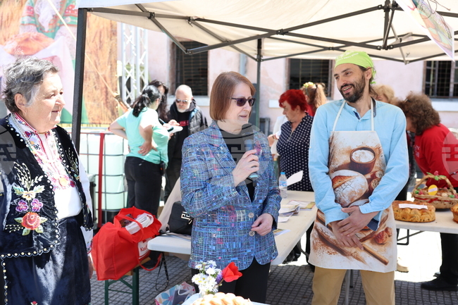 Фестивалът „Семе българско“ съхранява традициите и учи младите да оставят своя диря, каза Красимира Йорданова, зам.-кмет на Община Севлиево