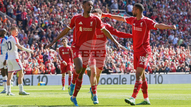 Уест Хям остана над чертата на изпадането във Висшата лига след гол в добавеното време над Евертън, първи успех за Де Дзерби начело на Тотнъм