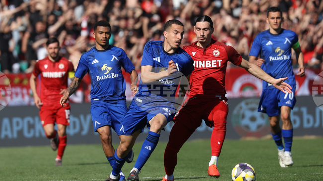Левски се отдалечи на 11 точки на върха в класирането в Първа лига пет кръга преди края на сезона