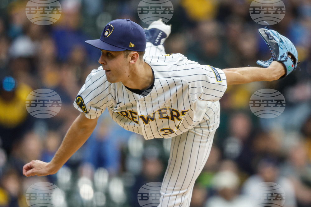 Pirates Brewers Baseball