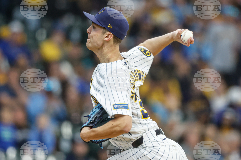 Pirates Brewers Baseball