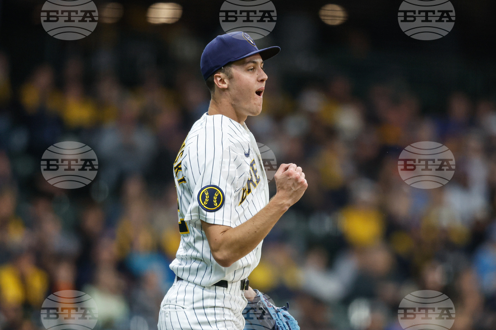 Pirates Brewers Baseball