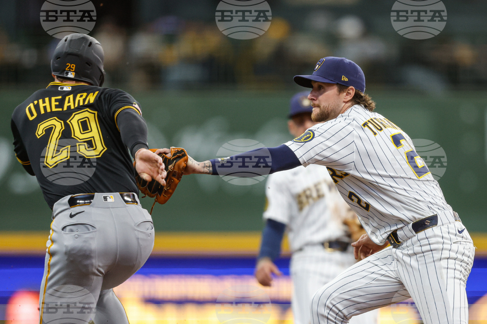 Pirates Brewers Baseball