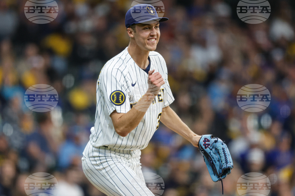 Pirates Brewers Baseball